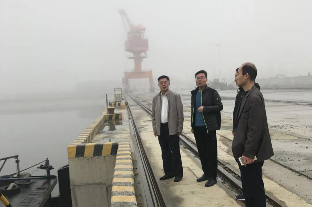 副主任李鹰到台儿庄港区督导检查.jpg