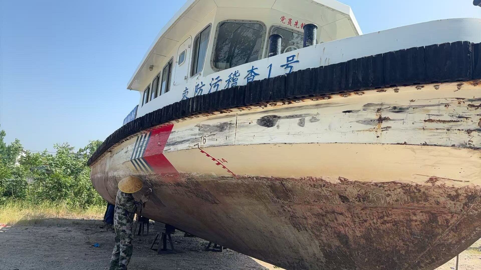 上滩维修船底.jpg
